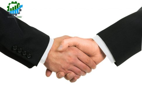 آداب دست دادن با مشتری کدام است؟